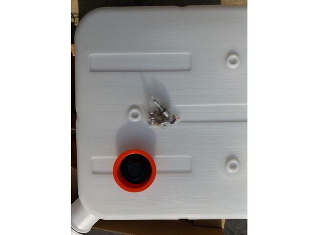 Бак 10 литров со штуцером