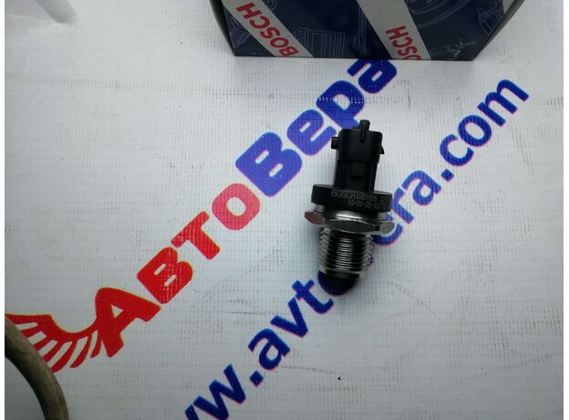 ДАТЧИК ДАВЛЕНИЯ ТОПЛИВА В РАМПЕ  СUMMINS ISВE BOSCH 5297640